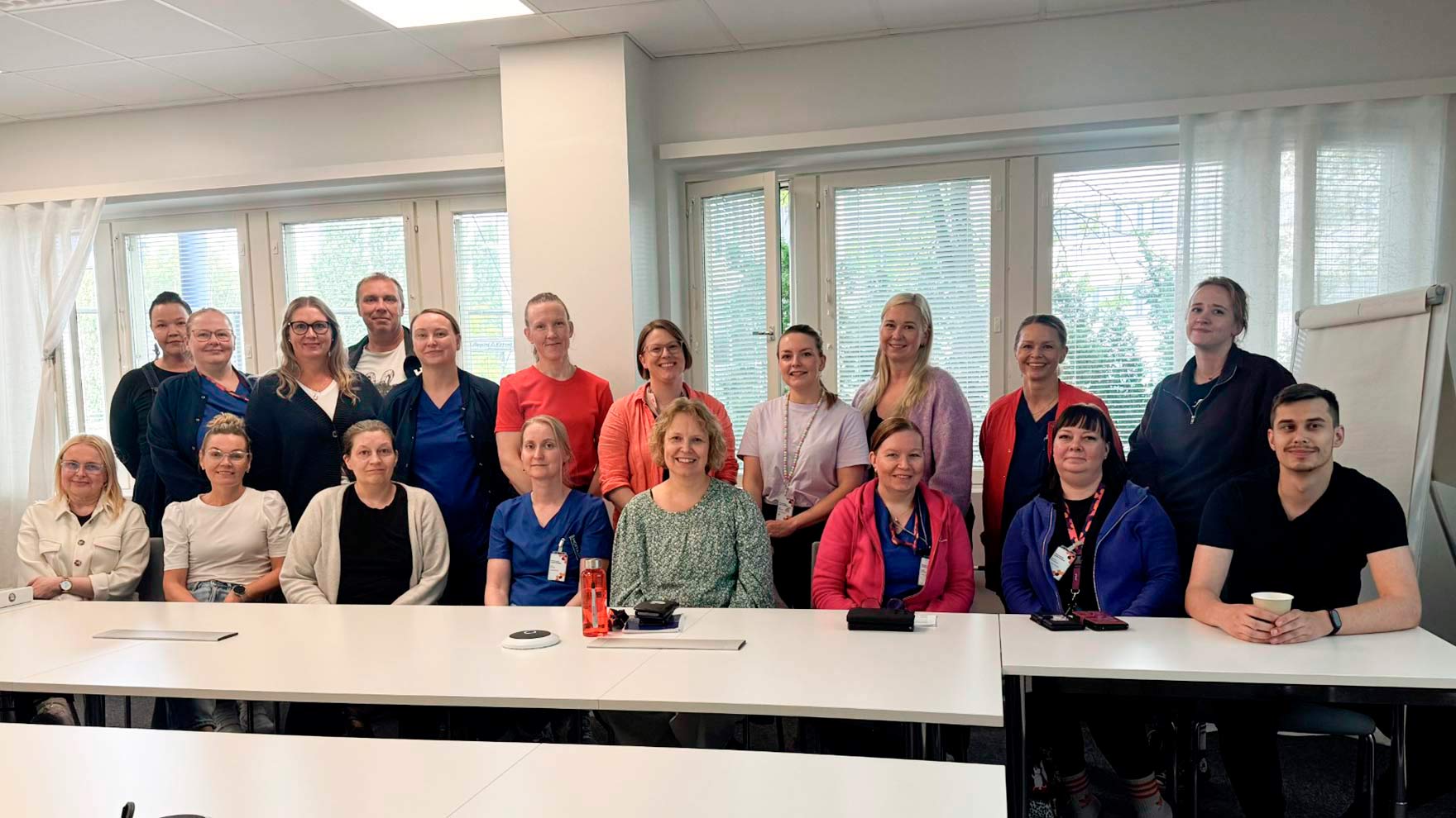 Ryhmä tutkimushoitajakoulutukseen osallistujia.