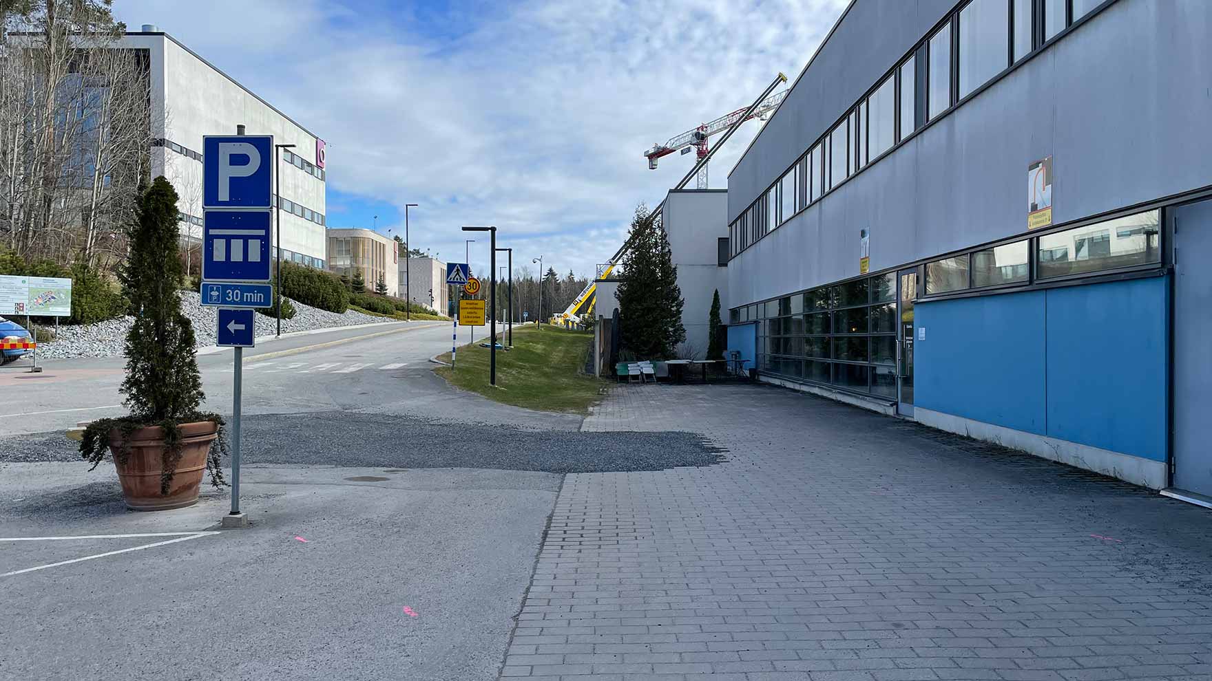 Valokuva Niveltiestä.