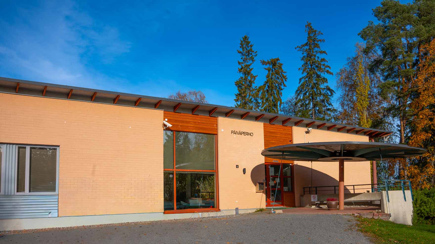 Perhetukikeskuksen Päiväperho ulkoa.