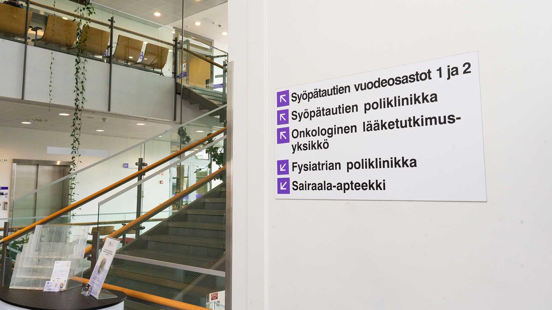 Portaat joita pitkin pääsee FONK-yksikköön.