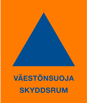 Väestönsuojamerkki, jossa sininen kolmio oranssilla pohjalla.